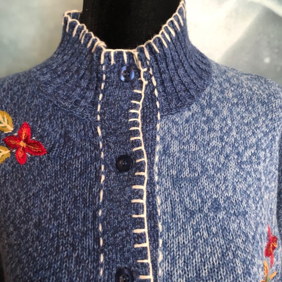ERIKA vintage sweater size small - Picture 2 of 10